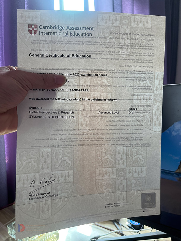 New holographic effect display of Cambridge certificate